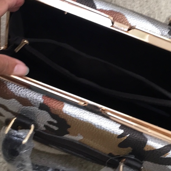 Camouflage Purse with detachable strap - Picture 5 of 8